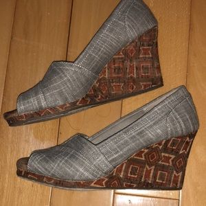 Toms Wedge peep toe size 8